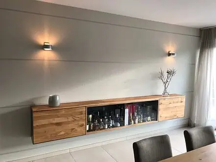 barschrank-sideboard-wohnzimmer-haengend-modern-holz-design-eiche-metall-glas-schwarz-stahl-interiordesign
