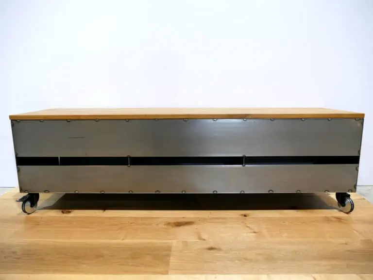 lowboard-tv-schwarz-grau-holz-eiche-metall-modern-design-industrial-style-auf-rollen-mit-schubladen-stahl-schwarzstahl-rueckwand-mit-schlitz-detail-stahlzart