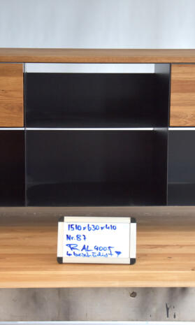 tv-sideboard-schwarz-holz-eiche-metall-modern-design-industrial-massivholz-wildeiche-mit-schubladen-mit-rollen-kabelauslaesse-b-ware-stahlzart-now